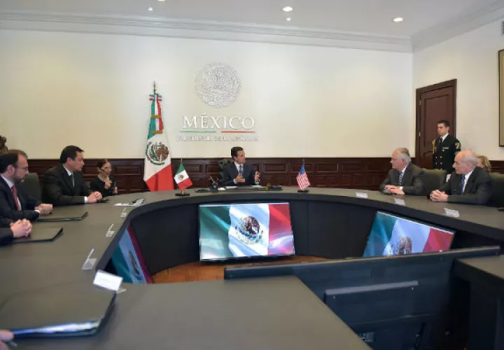 Reunión entre las autoridades mexicanas y estadounidenses. FOTO/EFE