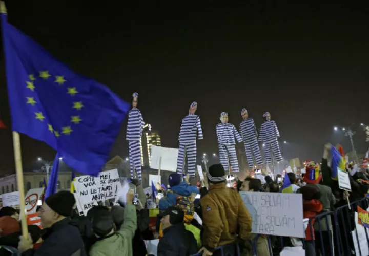 Rechazan decreto. Foto: EFE