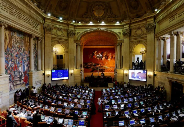 El Congreso colombiano debo aprobar el pacto entre el Gobierno y las Farc. 