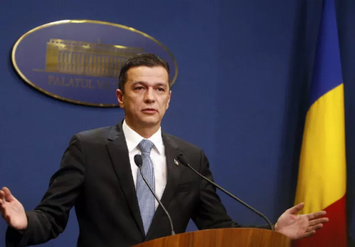 El primer ministro, rumano Sorin Grindeanu, asegura que no renunciará. FOTO/AP