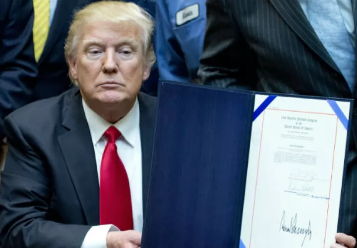 Donald Trump está disgustado con algunos medios de comunicación. FOTO/EFE