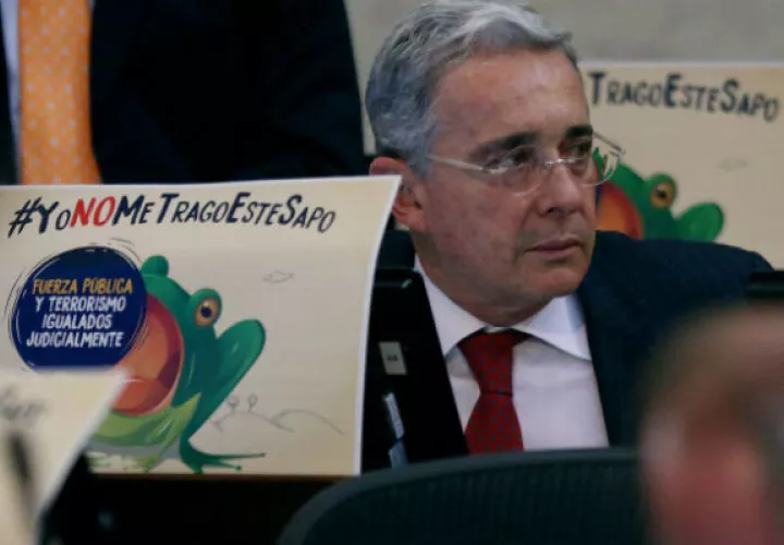 Álvaro Uribe, de 64 años, fue presidente de Colombia en dos mandatos entre 2002 y 2010.