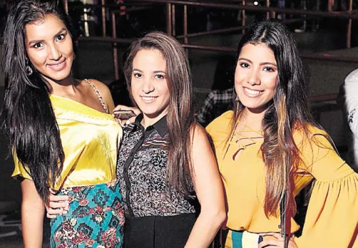 5. Lorena Martínez, María José Márquez y Luisa Santiago.