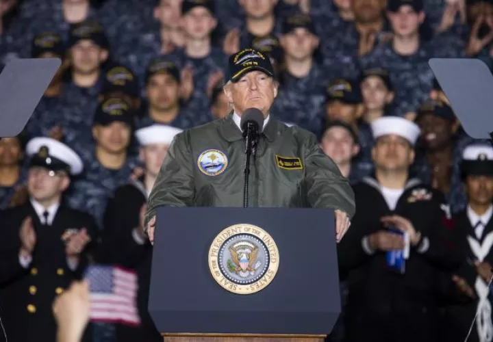 El presidente Trump disertó ayer ante los marineros en el portaaviones Gerald R. Ford, en Newport News, Virginia (EE.UU). /Foto EFE