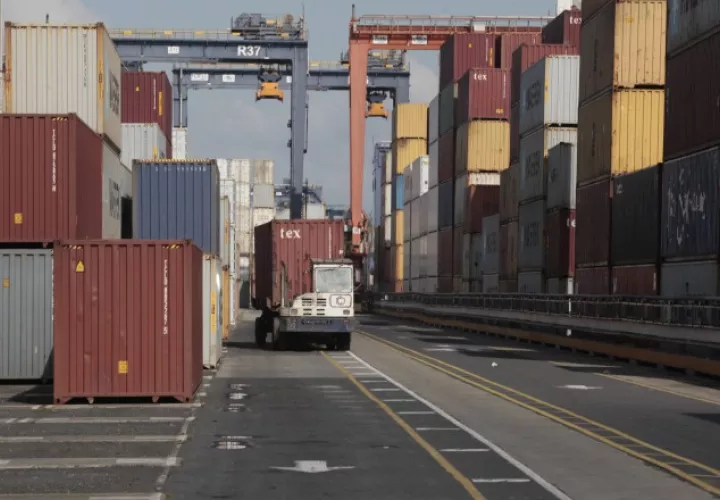 El movimiento de contenedores en los puertos mejoró 3.6% en cuarto trimestre por caso fortuito. Archivo