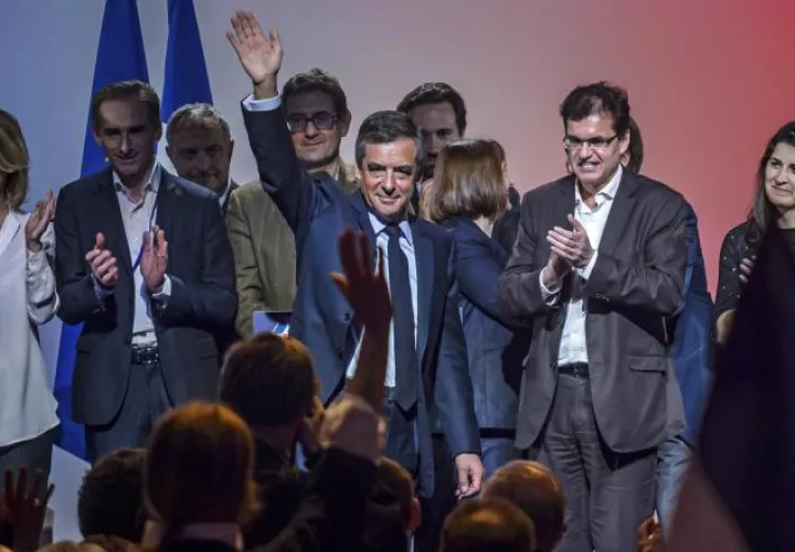 La situación del candidato François Fillon, es muy delicada, pues esta bajo investigación. AP