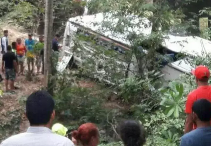 Impresionantes escenas del accidente del autobús.