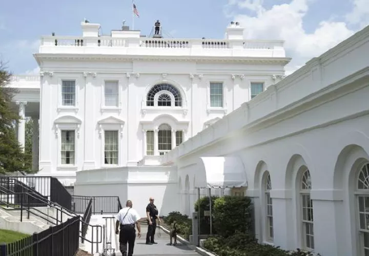 Revisan la Casa Blanca. EFE