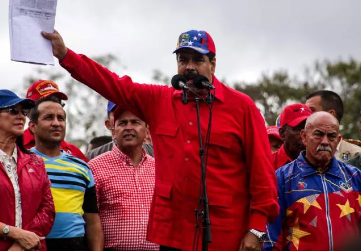 El presidente de Venezuela, Nicolás Maduro, aseguró hoy que Venezuela "está de pie" en la defensa de sus derechos. /Foto EFE