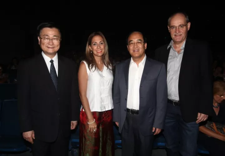 1.  Jianhong Fang, Shantel Jurado, Wang Weihua y Karl-Otto König. 
