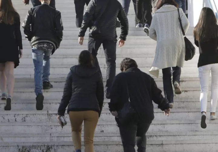Estudiantes y maestros retornar a clases. /Foto AP