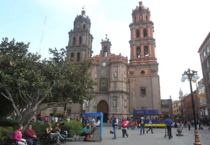 La Plaza de Armas es uno de los puntos indispensables en toda visita a esta urbe. EFE