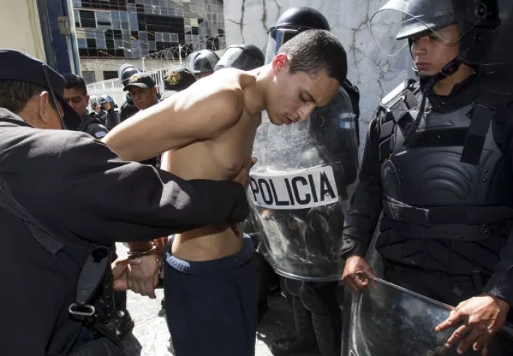 La policía acabó con el motín. /Foto EFE