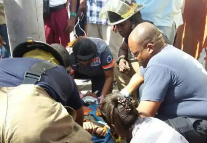 El joven recibió atención médica en el lugar de los hechos. Foto: Delfia Cortez. 