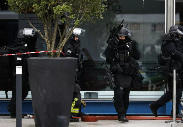 Siguen las investigaciones por el ataque en el aeropuerto de Orly. FOTO/AP