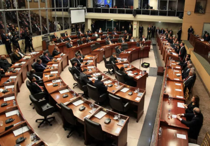 La Asamblea Nacional, como organismo, está sujeta a la fiscalización y posterior auditoría por parte de la Contraloría