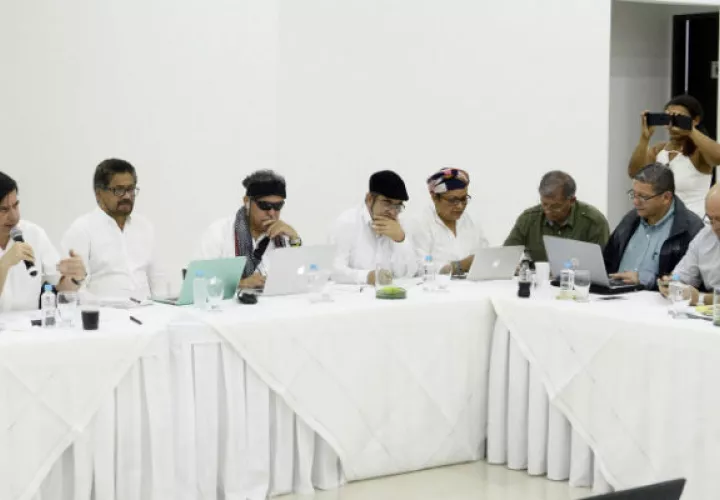Las Farc y el Gobierno evalúan los acuerdos de paz. FOTO/EFE