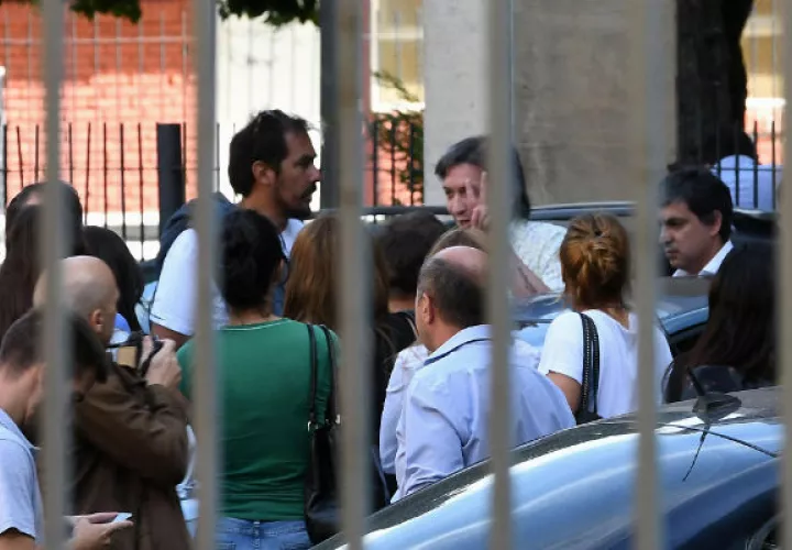 El hijo de los expresidentes Cristina y Néstor Kirchner, Máximo (c), llegó a los tribunales federales de Retiro, en Buenos Aires. FOTO/EFE