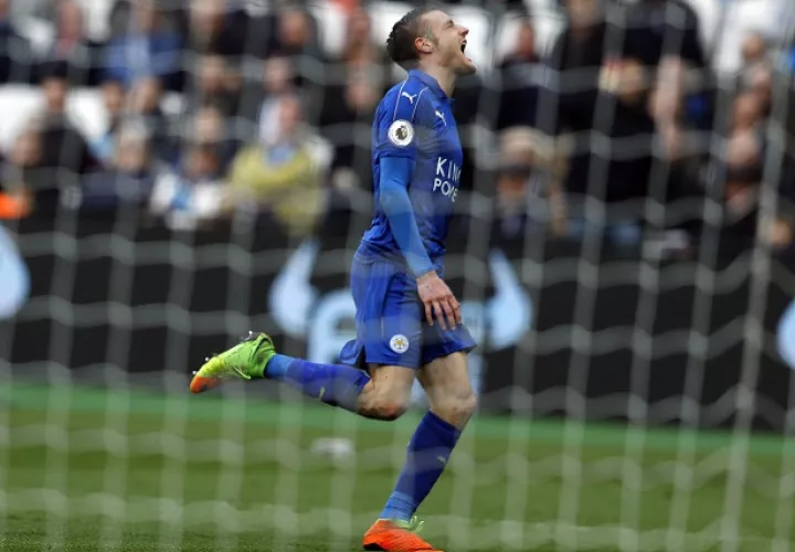 Vardy es señalado por el despido de Ranieri. Foto/AP