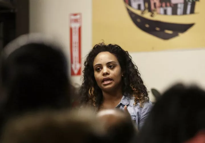 En una nueva estrategia, el Departamento de Justicia está enviando jueces a los centros de detención para entrevistar a las madres detenidas como un recurso para acelerar los procesos. FOTO/AP