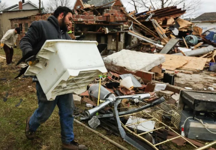 El sistema tormentoso avanza en estos momentos hacia la costa este de Estados Unidos activando alertas desde Misisipi a Delaware. FOTO/AP