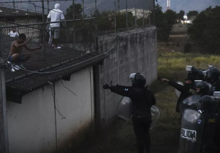 Pablo Castillo, vocero de la policía dijo que en el lugar hay unos 47 internos entre pandilleros de la mara 18 y otros no detenidos. FOTO/AP