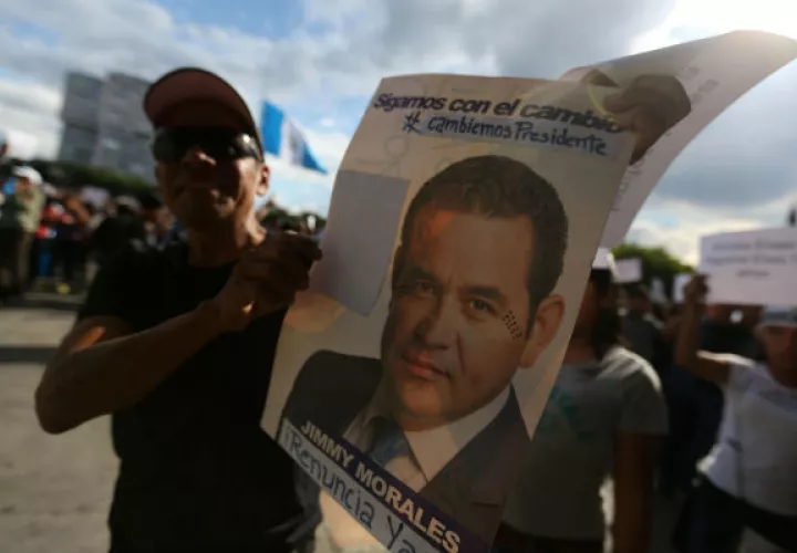 Los guatemaltecos están enojados con el gobierno de Jimmy Morales. FOTO/EFE