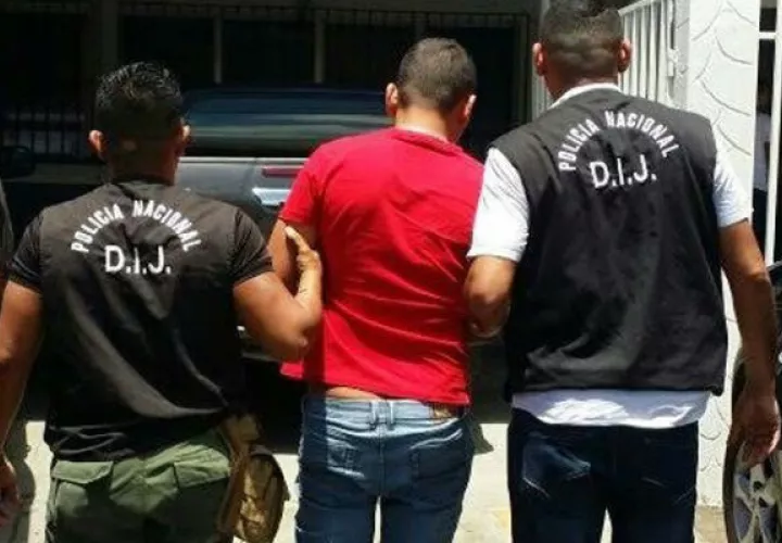 Extraoficialmente estranguló, cortó en trozos e incineró a su víctima.