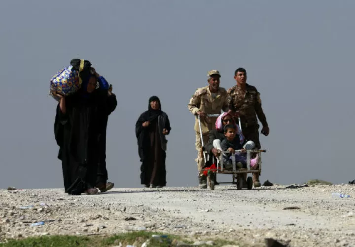 Se cree que unos 400,000 civiles permanecen todavía en la parte occidental de Mosul, según la ONG Consejo Noruego para los Refugiados (NRC). FOTO/AP