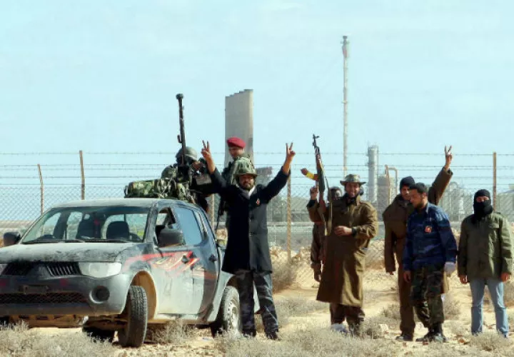 Libia es un estado fallido, víctima del caos y la guerra civil, desde que en 2011 la OTAN apoyara a los rebeldes y contribuyera a la caída del régimen de Al Gadafi. FOTO/EFE