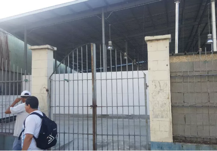 Serán reubicados en los estacionamientos del Mercado San Felipe Neri. Foto/Alfredo Mitre