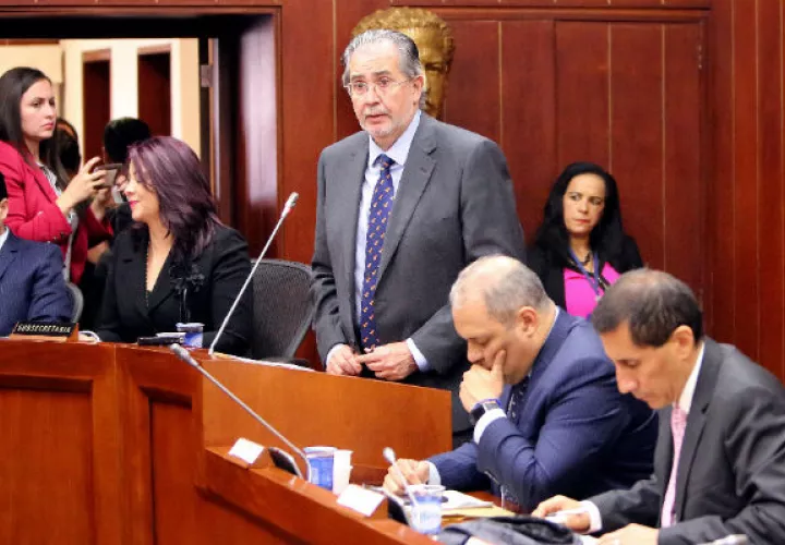 Miguel Henrique Otero, habla ante la comisión segunda del senado Colombiano. FOTO/EFE