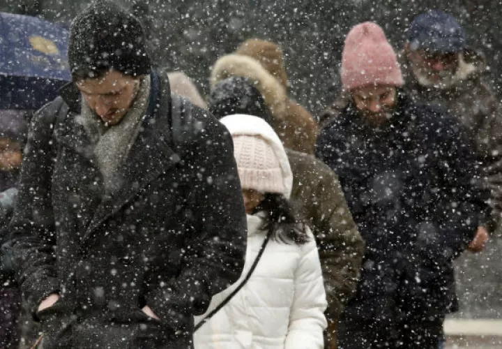 En Long Island, se pronostica que caerán entre 30 y 46 centímetros (12 y 18 pulgadas) de nieve. FOTO/AP