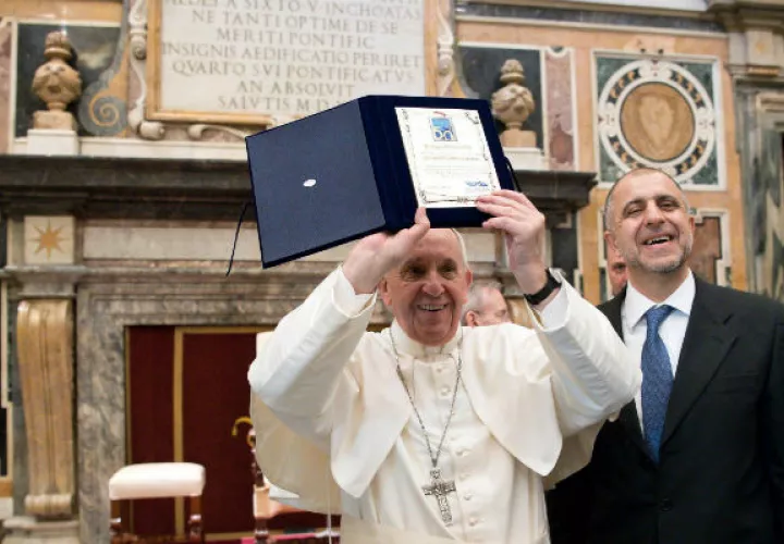 Francisco consideró indispensable favorecer el diálogo para "conocer y comprender las recíprocas exigencias". FOTO/AP
