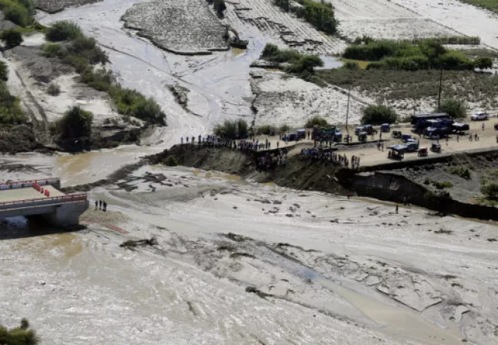 Tramo de la carretera panamericana norte en donde el puente Huambacho. FOTO/EFE