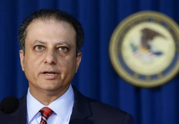 El fiscal destituido Preet Bharara, dijo que cumplía con los protocolos que limitan los contactos entre fiscales y el Ejecutivo. FOTO/AP