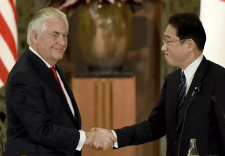 Rex Tillerson de hecho viaja desde Seúl hasta Pekín para cerrar su visita a la región en la que constituye su primera misión al extranjero desde que asumió el cargo. FOTO/AP