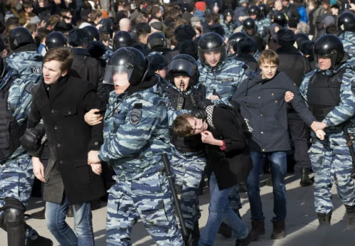 La policía calculó que unas 7,000 personas participaron en la manifestación de Moscú. FOTO/AP