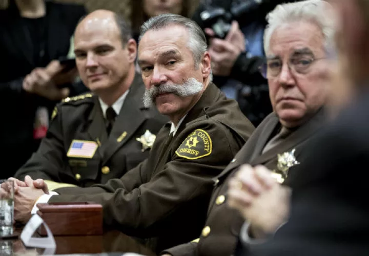 La necesidad de hablar sobre una reforma migratoria, antes que las órdenes ejecutivas es una prioridad, aseguró a su vez Robert García, alcalde de Long Beach (California).