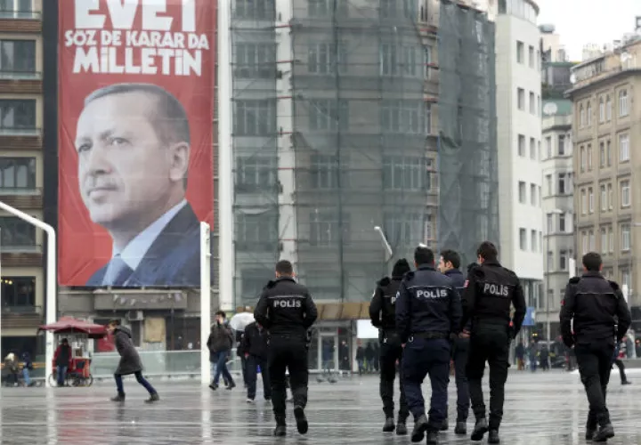 Retrato de Erdogan en Estambul. Foto: EFE