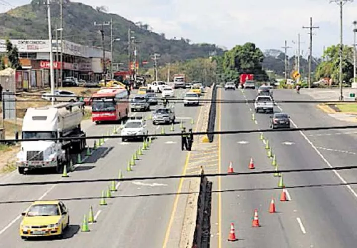  Inversión de carriles hacia el interior del país