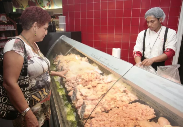 El consumo de pollo aumentó de 60 libras per cápita a 90 libras. /Foto Archivo