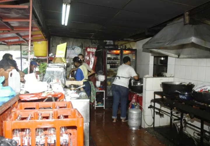 En el 2016, 70 comercios incumplieron  la norma. Archivo