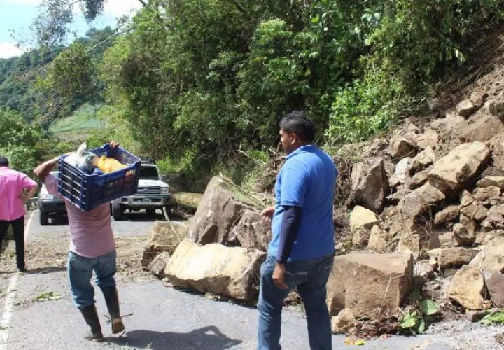 En el sector de Alto Chiquero, en Boquete, se dieron deslizamientos de tierra y rocas. /Foto Mayra Madrid 