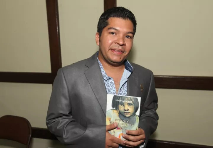 Javier Alvarado, poeta. Archivo