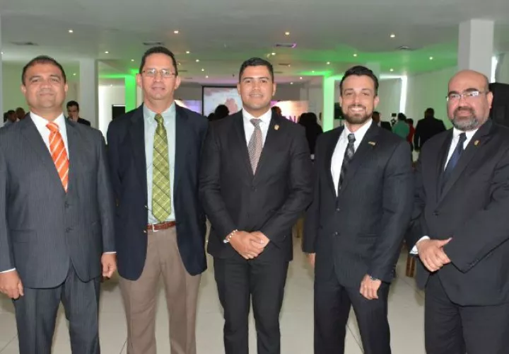2. Eduardo Candanedo, Omar Espinoza, José Atencio, Juan C. Ventre y Pedro Sitton.
