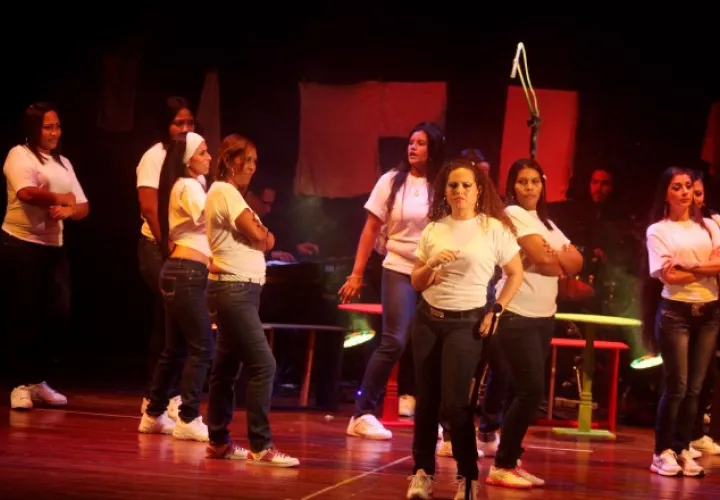 Escena de una versión anterior del musical "Detrás del muro", en Atlapa. /Foto Archivo.