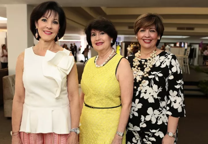 5. Ivonne De La Lastra, Blanca de Gasteazoro y Lupita de Briceño.
