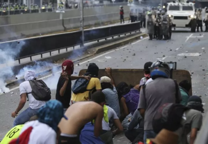 Opositores exigen que se realicen elecciones. /FOTO/AP