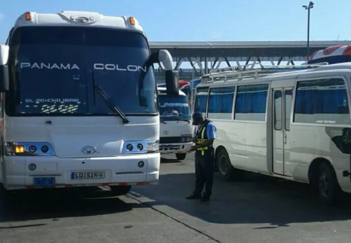 Inspeccionan en la terminal de Albrook. /Foto Cortesía 